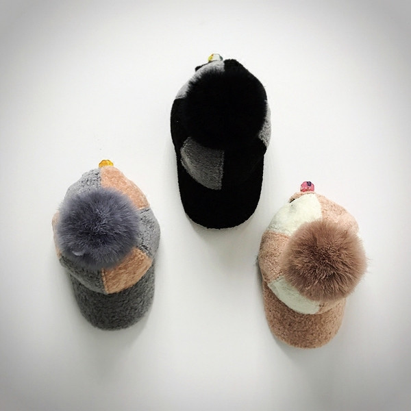 Palarie de iarna dama cu vizor si puf in trei culori