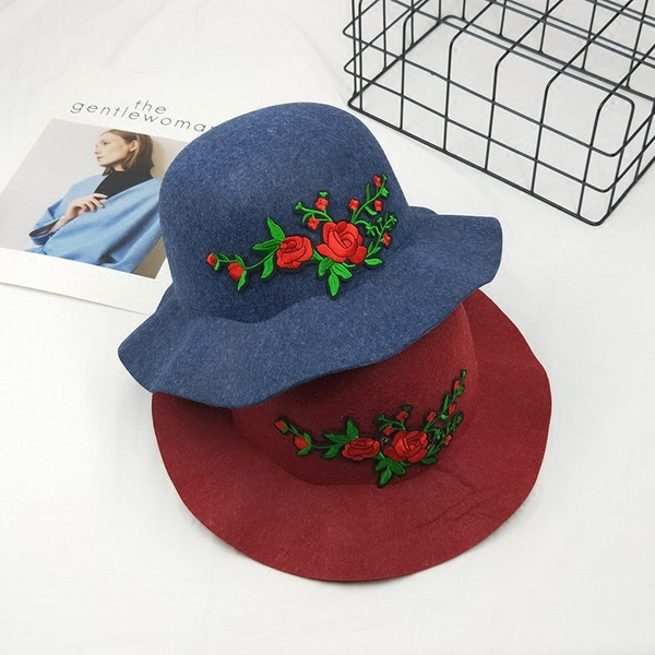 Palarie dama cu motive florale in mai multe culori