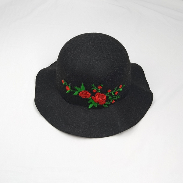 Palarie dama cu motive florale in mai multe culori