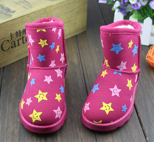 Cizme moderne pentru copii cu aplicație în roz și negru pentru fete