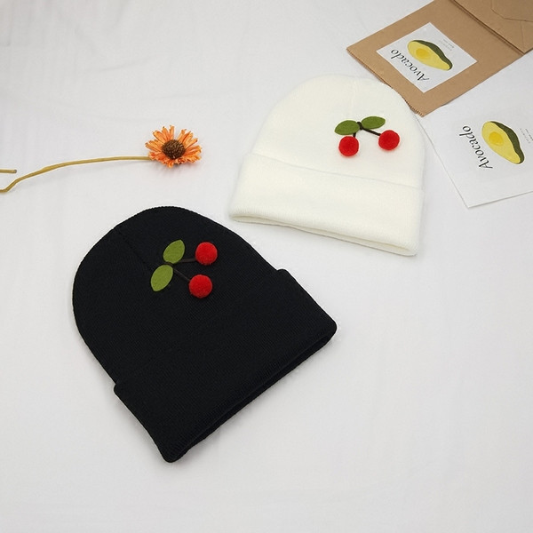 Palarie de iarna dama cu decor 3D in patru culori