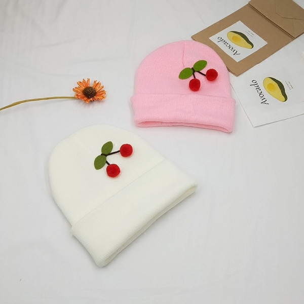 Palarie de iarna dama cu decor 3D in patru culori