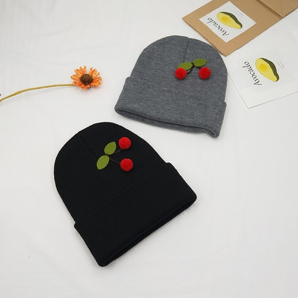 Palarie de iarna dama cu decor 3D in patru culori