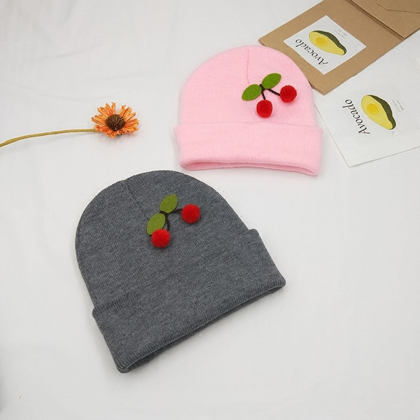 Palarie de iarna dama cu decor 3D in patru culori