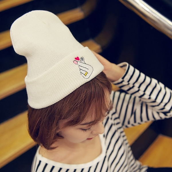 Palarie casual dama cu broderie in patru culori