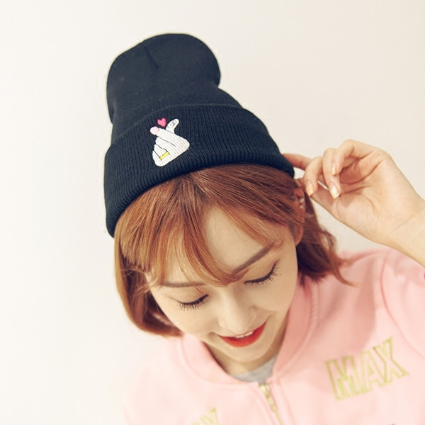 Palarie casual dama cu broderie in patru culori