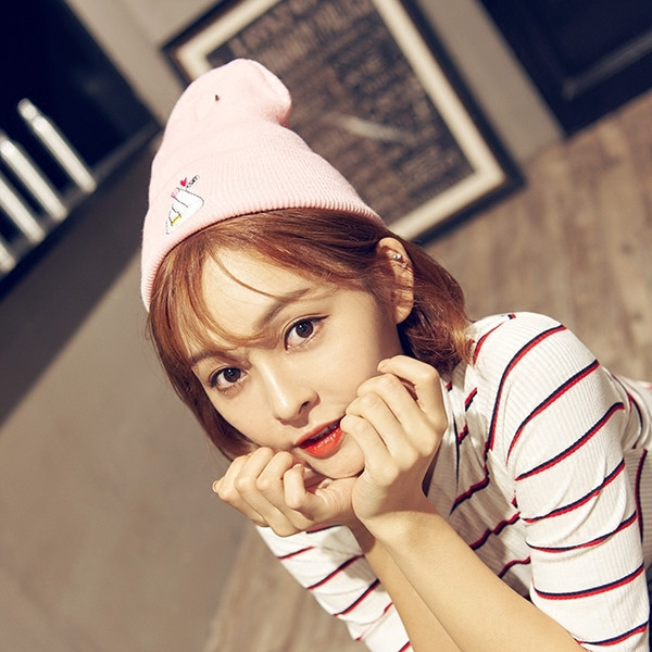 Palarie casual dama cu broderie in patru culori