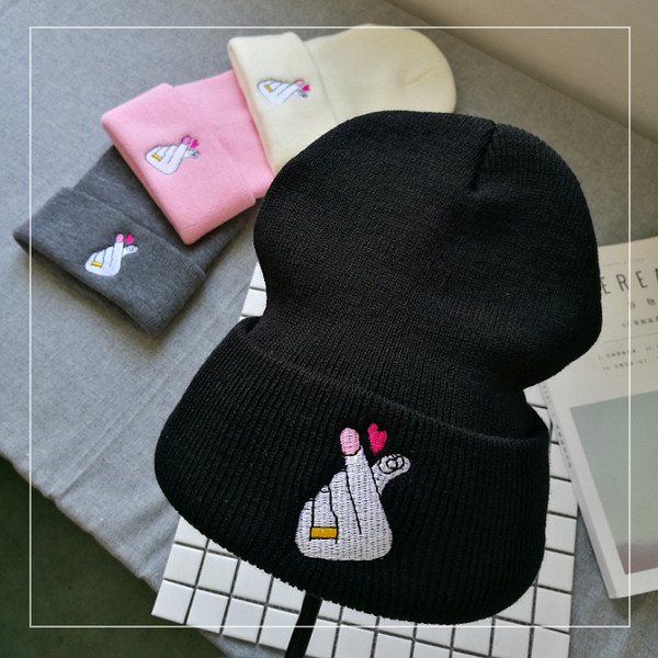 Palarie casual dama cu broderie in patru culori