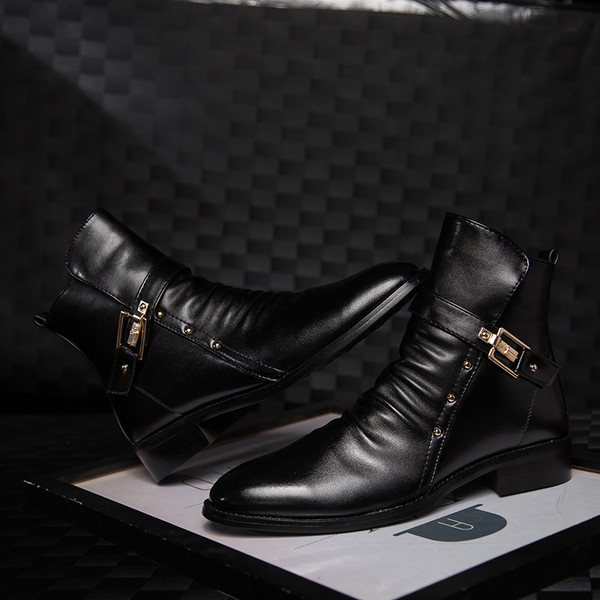 Stílusos férfi bőrcsizma fekete színben, csattal