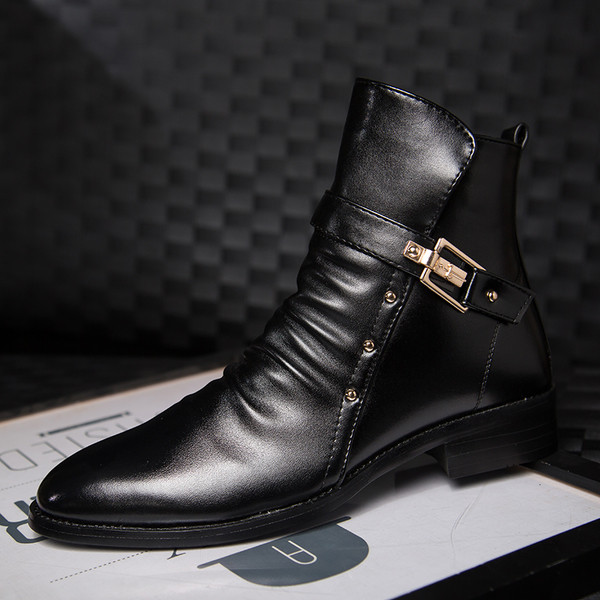 Stílusos férfi bőrcsizma fekete színben, csattal