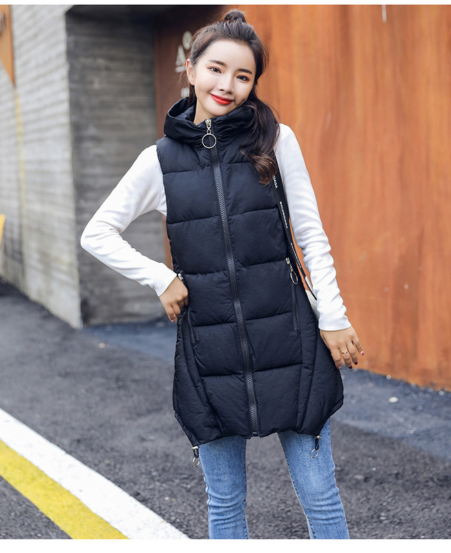 Hosszú, modern női mellény kapucnival és fém elemekkel