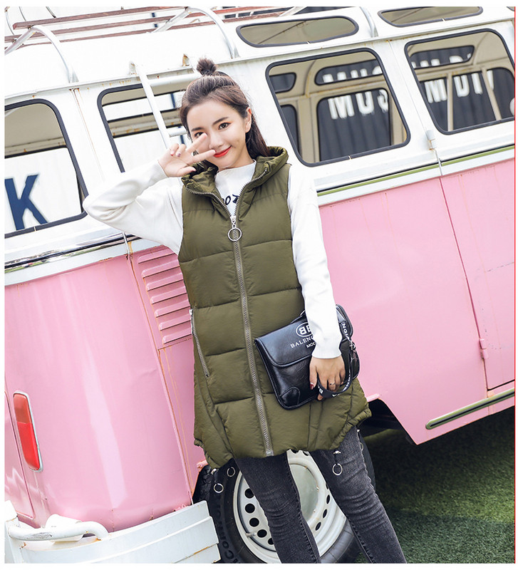 Hosszú, modern női mellény kapucnival és fém elemekkel