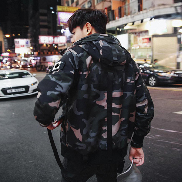 Jachetă modernă pentru bărbați în două culori cu inscripție și embleme