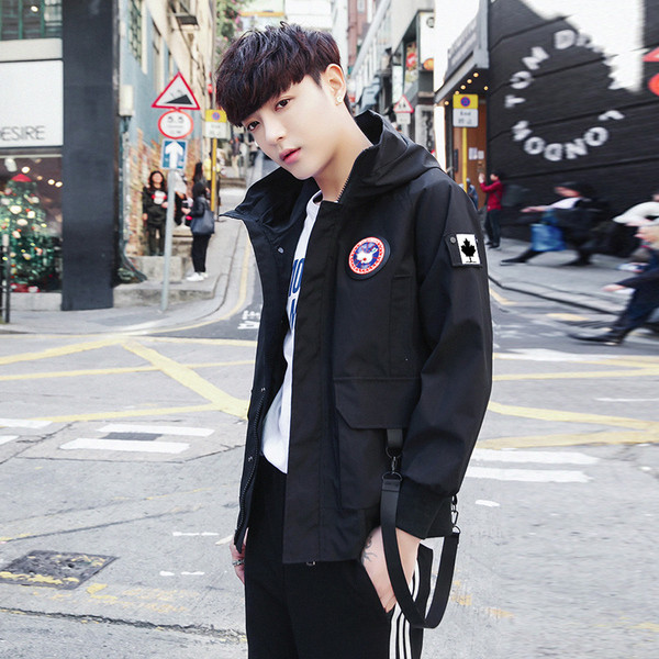 Jachetă modernă pentru bărbați în două culori cu inscripție și embleme