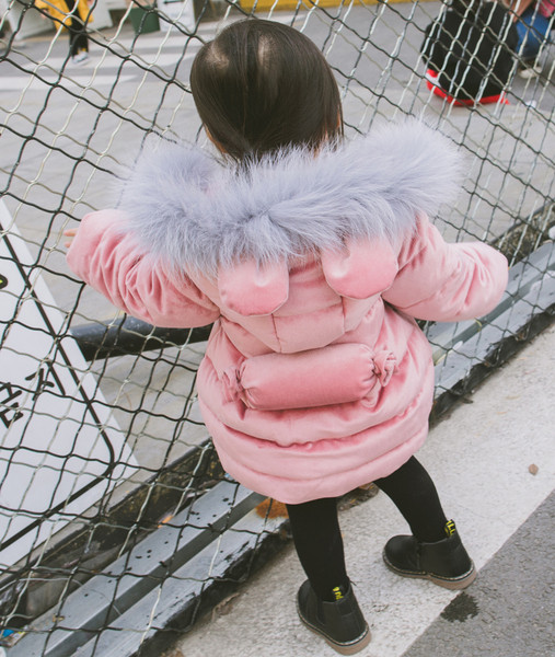 Παιδικό χειμωνιάτικο μπουφάν με καπέλο με στοιχεία 3D και χνουδωτό σε δύο χρώματα για κορίτσια