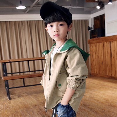 Παιδικό μπουφάν σε ανοιχτό χρώμα για  αγόρια