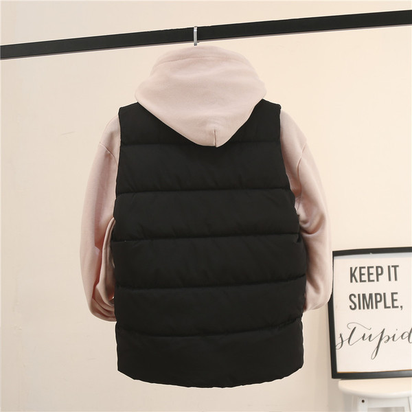 Κομψό ανδρικό γιλέκο με τσέπες σε δύο χρώματα