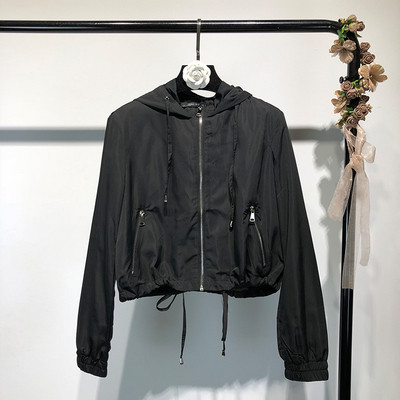 Тънко дамско яке с качулка в зелен и черен цвят