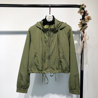 Тънко дамско яке с качулка в зелен и черен цвят