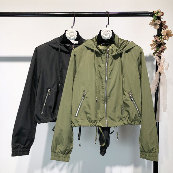 Тънко дамско яке с качулка в зелен и черен цвят