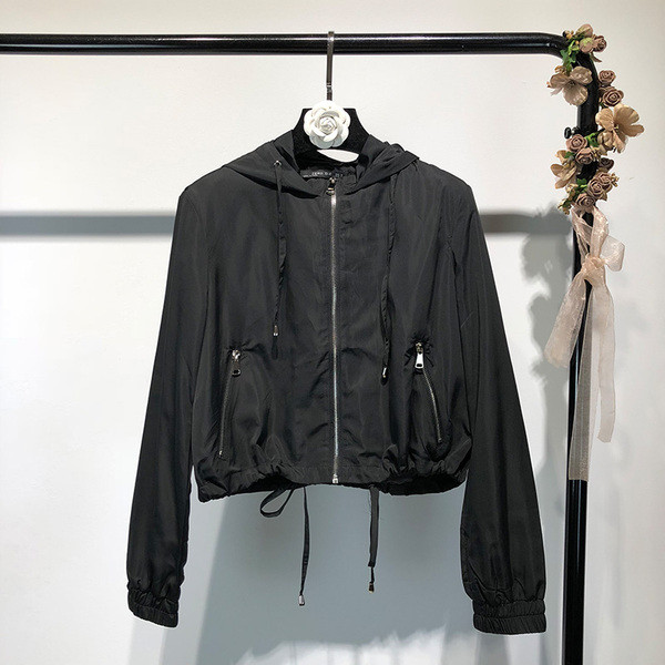 Тънко дамско яке с качулка в зелен и черен цвят