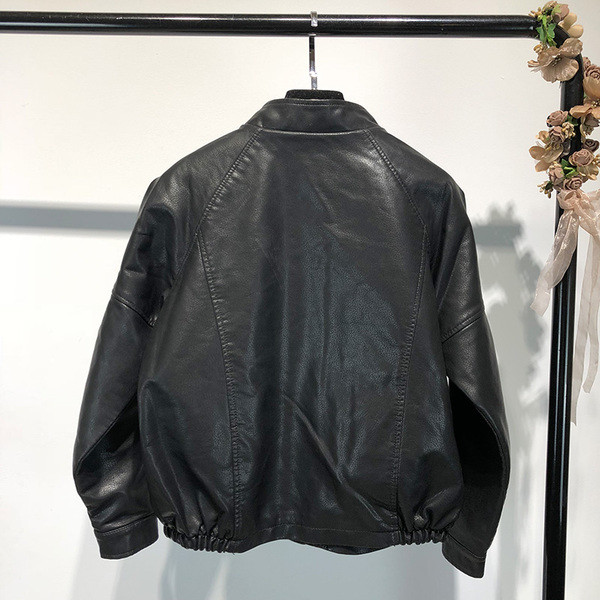 ΝΕΟ μοντέρνο δερμάτινο μπουφάν με κουμπιά και τσέπες σε μαύρο χρώμα