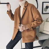 Късо мъжко палто с V-образна яка и бродерия в няколко цвята