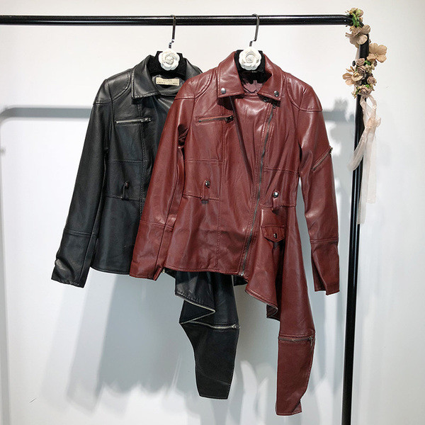 Асиметрично дамско яке от еко кожа в бордо и черен цвят