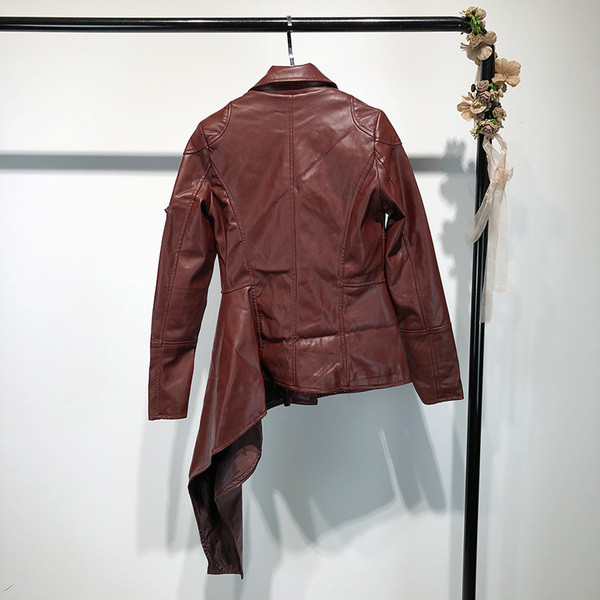 Асиметрично дамско яке от еко кожа в бордо и черен цвят