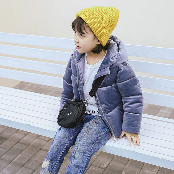 Jachetă pentru copii pentru o fată potrivită pentru utilizarea de zi cu zi