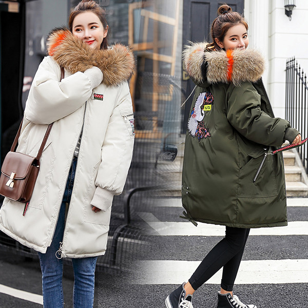 Γυναικείο μοντέρνο μπουφάν  με έγχρωμο κέντημα και κουκούλα 