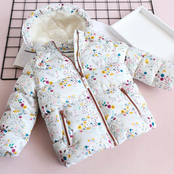 Παιδικό χειμωνιάτικο μπουφάν  σε λευκό χρώμα με μοτίβα λουλουδιών για κορίτσια