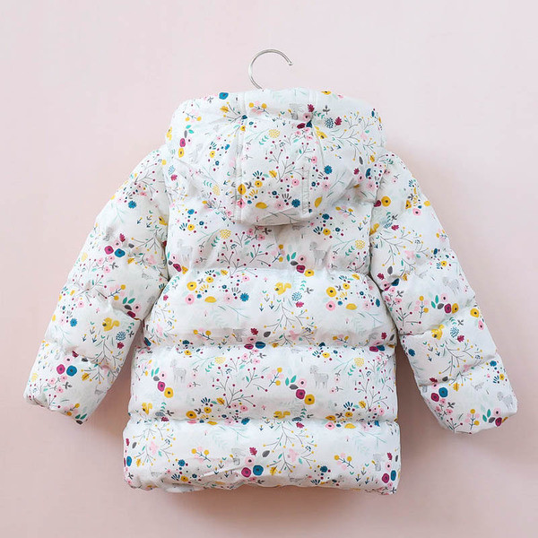 Παιδικό χειμωνιάτικο μπουφάν  σε λευκό χρώμα με μοτίβα λουλουδιών για κορίτσια