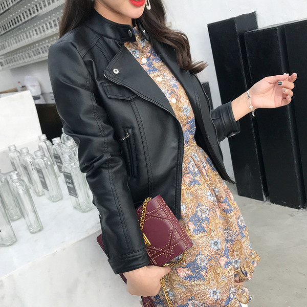 Δερμάτινο μπουφάν κατάλληλο για τη καθημερινή ζωή σε τρία χρώματα