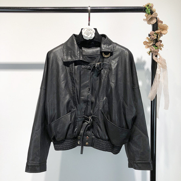Δερμάτινο γυναικείο  μπουφάν ρετρό  σε μαύρο χρώμα