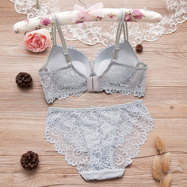 Σετ γυναικείο εσωρούχων  σε τέσσερα χρώματα