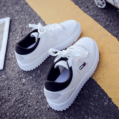 Κομψά γυναικεία  πάνινα παπούτσια κατάλληλα για καθημερινή ζωή