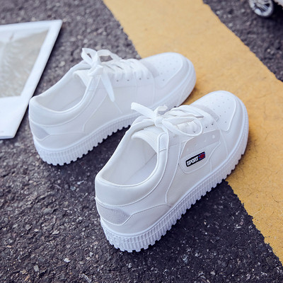 Κομψά γυναικεία  πάνινα παπούτσια κατάλληλα για καθημερινή ζωή