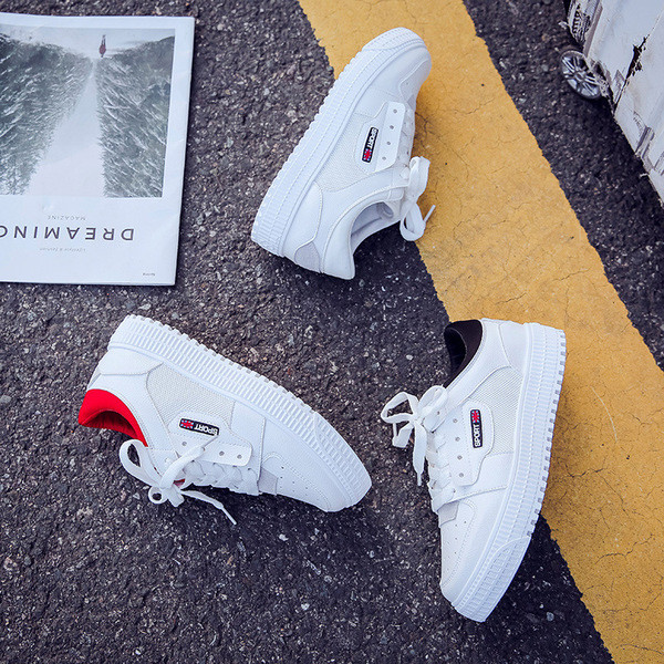 Κομψά γυναικεία  πάνινα παπούτσια κατάλληλα για καθημερινή ζωή