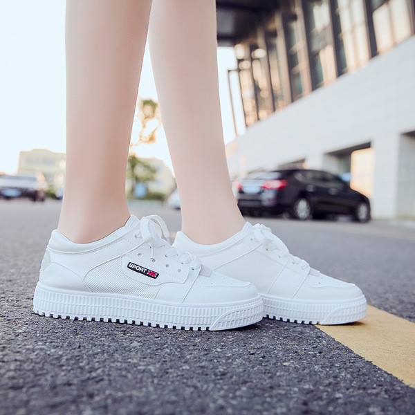 Κομψά γυναικεία  πάνινα παπούτσια κατάλληλα για καθημερινή ζωή