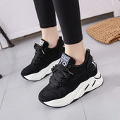 Κομψά γυναικεία αθλητικά παπούτσια σε μαύρο χρώμα