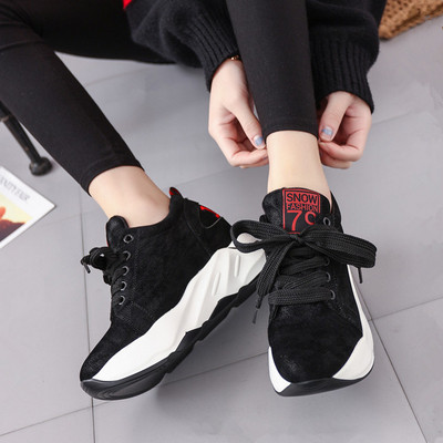 Κομψά γυναικεία αθλητικά παπούτσια σε μαύρο χρώμα