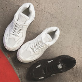 Γυναικεία αθλητικά πάνινα παπούτσια σε άσπρο και μαύρο χρώμα