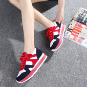 Μοντέρνα γυναικεία παπούτσια σε δύο χρώματα κατάλληλα για τη καθημερινή ζωή