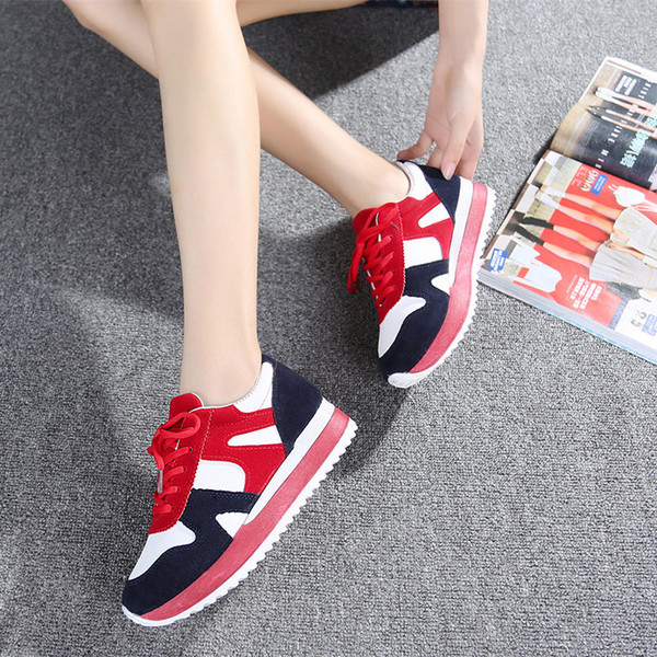 Μοντέρνα γυναικεία παπούτσια σε δύο χρώματα κατάλληλα για τη καθημερινή ζωή