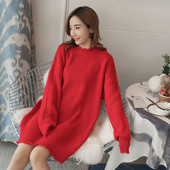 Дълъг зимен пуловер за бременни жени с разкъсани мотиви в червен цвят