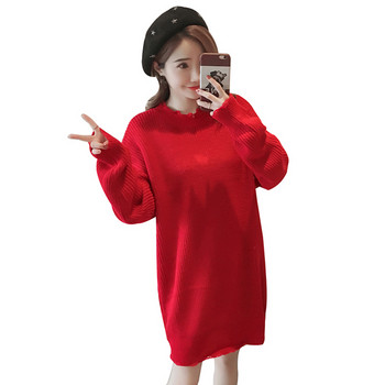 Дълъг зимен пуловер за бременни жени с разкъсани мотиви в червен цвят