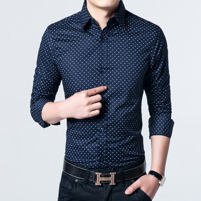 Κομψό ανδρικό πουκάμισο σε σκούρα χρώματα με εκτύπωση