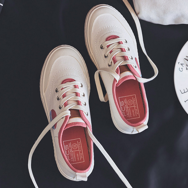 Γυναικεία παπούτσια σε τέσσερα χρώματα