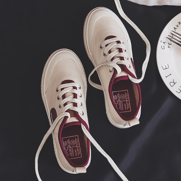 Γυναικεία παπούτσια σε τέσσερα χρώματα